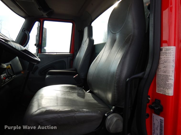 image for item HX9561 2007 International 4400  tank truck