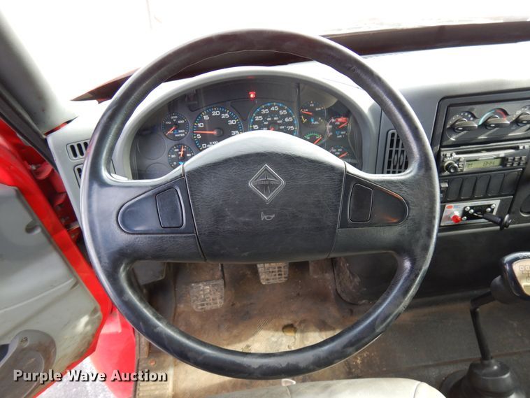 image for item HX9561 2007 International 4400  tank truck