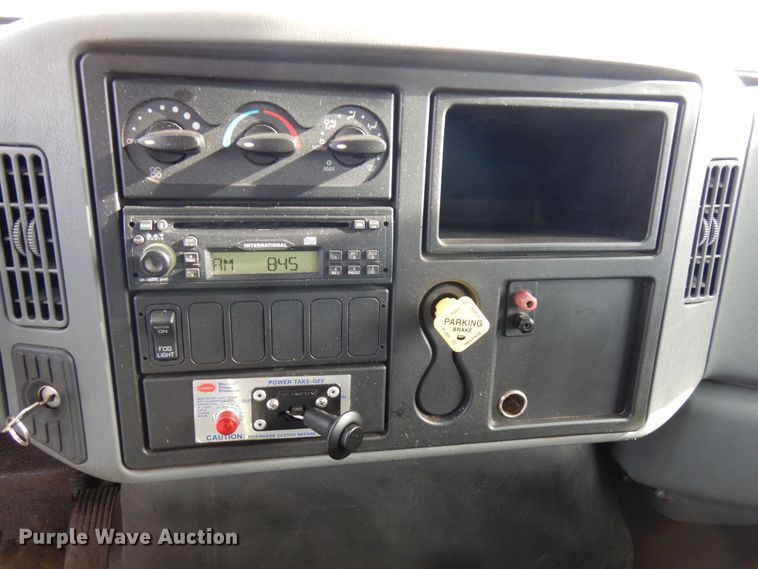 image for item HX9561 2007 International 4400  tank truck