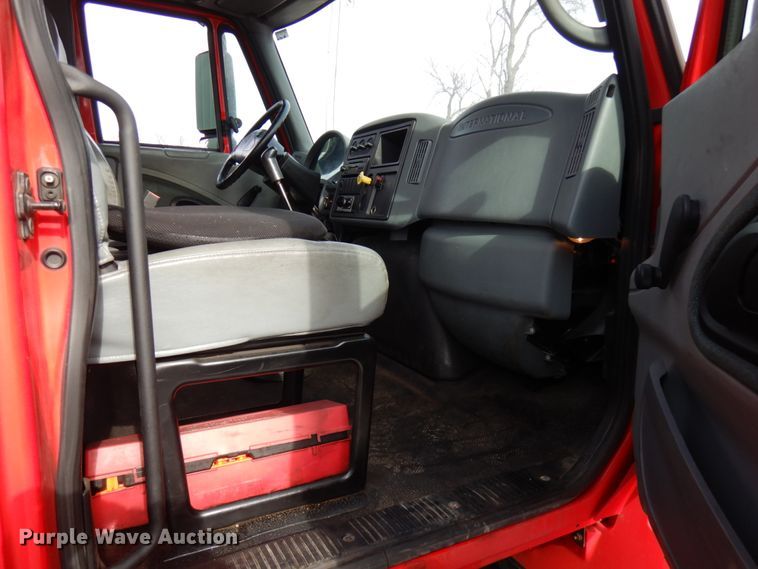 image for item HX9561 2007 International 4400  tank truck