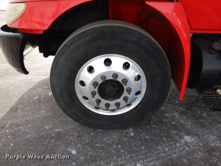 image for item HX9561 2007 International 4400  tank truck