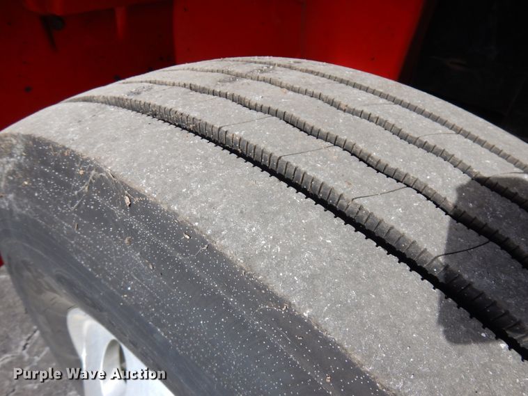 image for item HX9561 2007 International 4400  tank truck