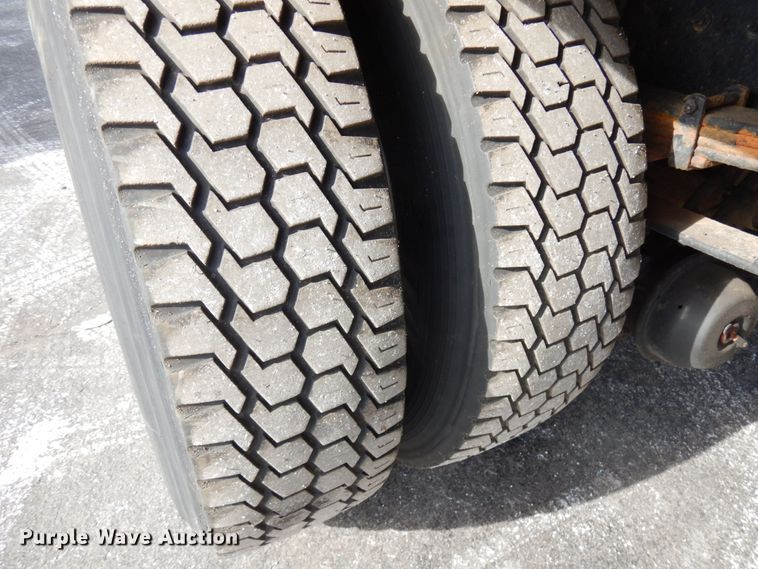 image for item HX9561 2007 International 4400  tank truck