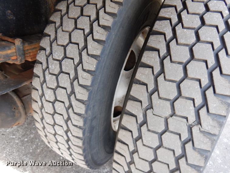 image for item HX9561 2007 International 4400  tank truck