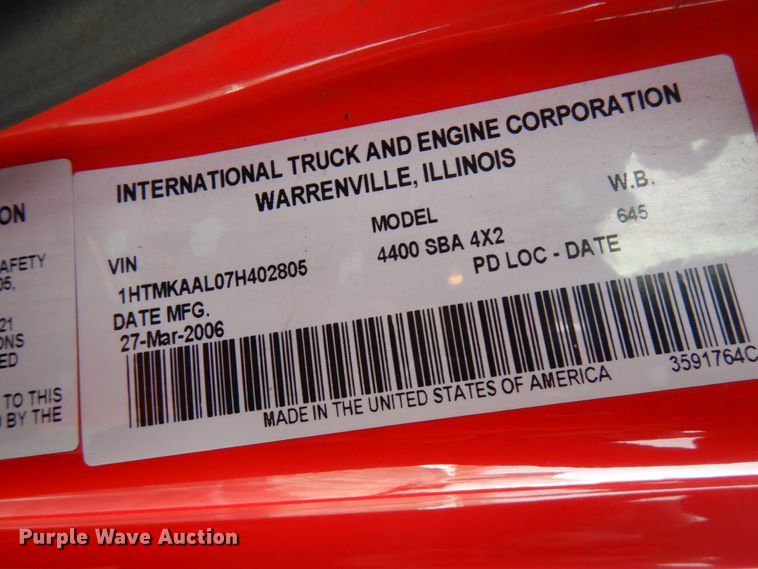 image for item HX9561 2007 International 4400  tank truck