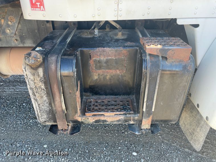 image for item HX9818 2001 Kenworth T300  flatbed truck