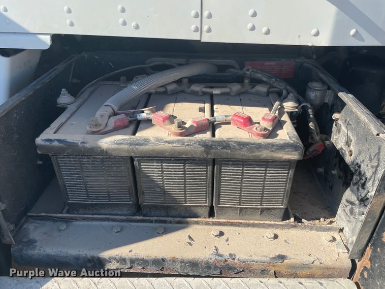 image for item HX9818 2001 Kenworth T300  flatbed truck