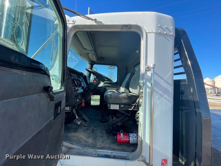 image for item HX9818 2001 Kenworth T300  flatbed truck