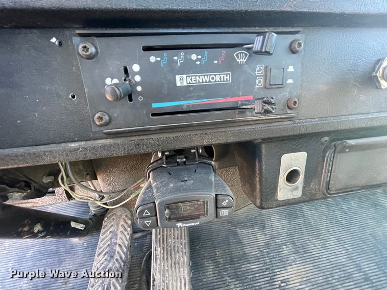 image for item HX9818 2001 Kenworth T300  flatbed truck