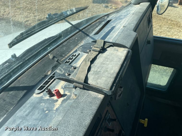 image for item HX9818 2001 Kenworth T300  flatbed truck