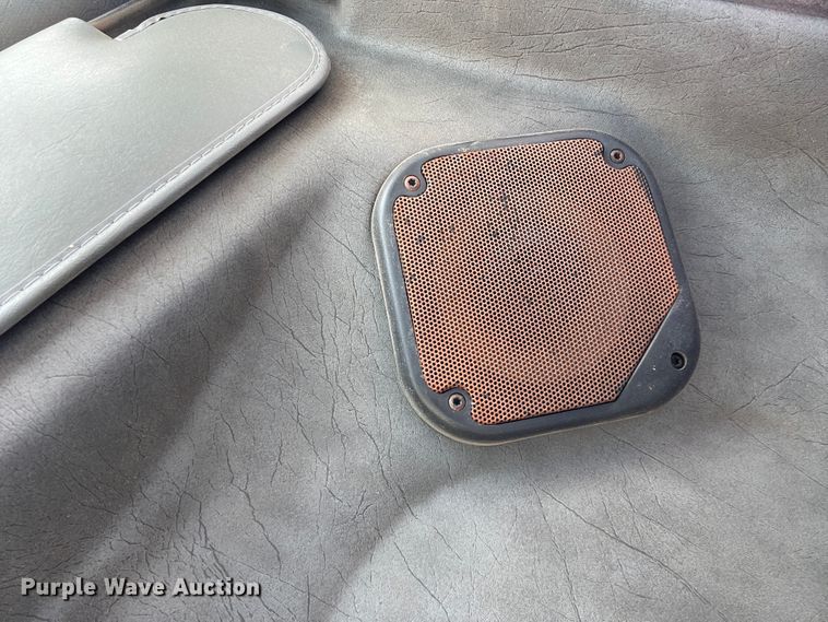 image for item HX9818 2001 Kenworth T300  flatbed truck