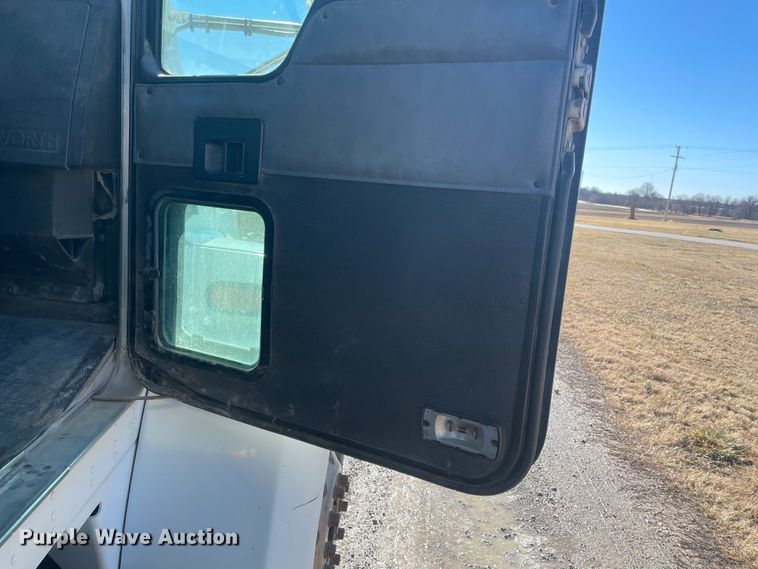 image for item HX9818 2001 Kenworth T300  flatbed truck