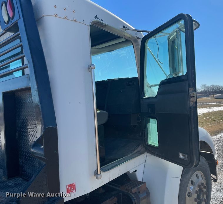 image for item HX9818 2001 Kenworth T300  flatbed truck