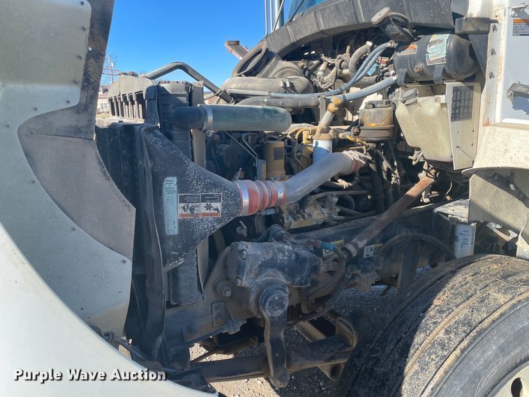 image for item HX9818 2001 Kenworth T300  flatbed truck