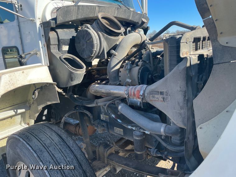 image for item HX9818 2001 Kenworth T300  flatbed truck