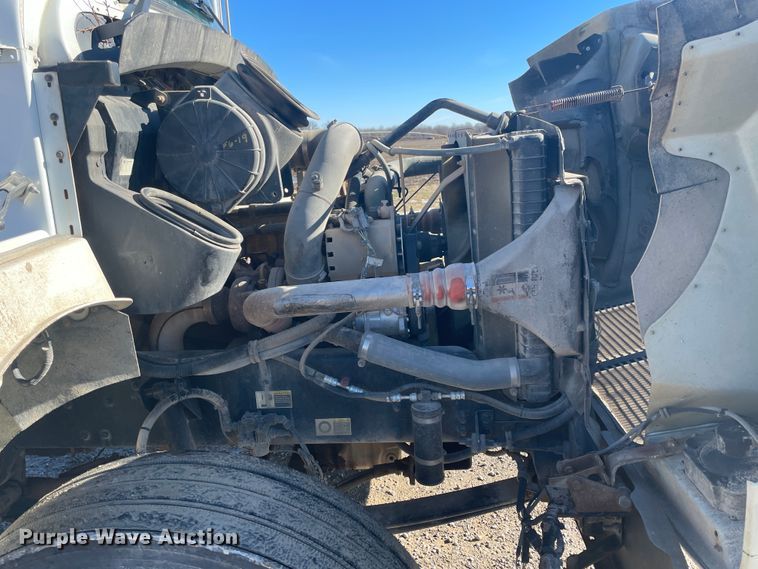 image for item HX9818 2001 Kenworth T300  flatbed truck