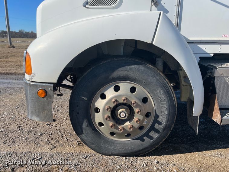 image for item HX9818 2001 Kenworth T300  flatbed truck