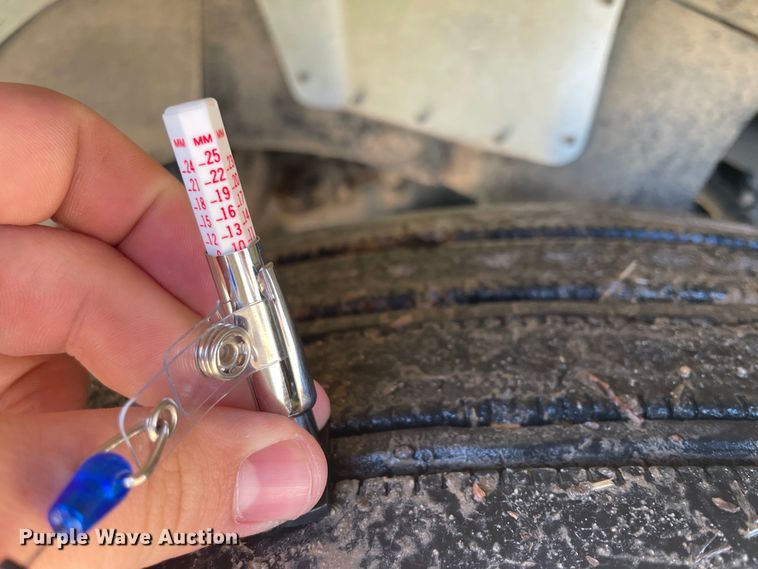 image for item HX9818 2001 Kenworth T300  flatbed truck