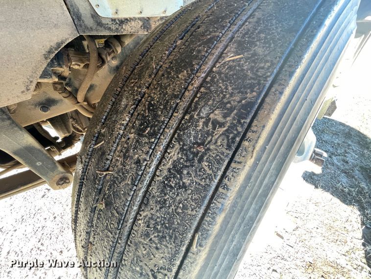 image for item HX9818 2001 Kenworth T300  flatbed truck