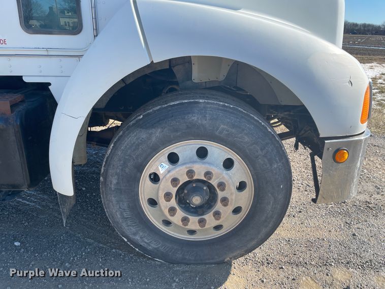 image for item HX9818 2001 Kenworth T300  flatbed truck