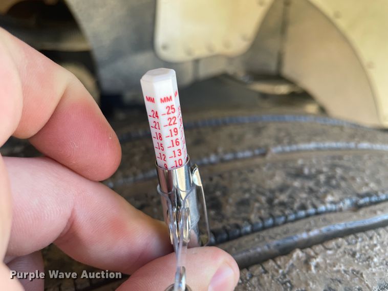 image for item HX9818 2001 Kenworth T300  flatbed truck