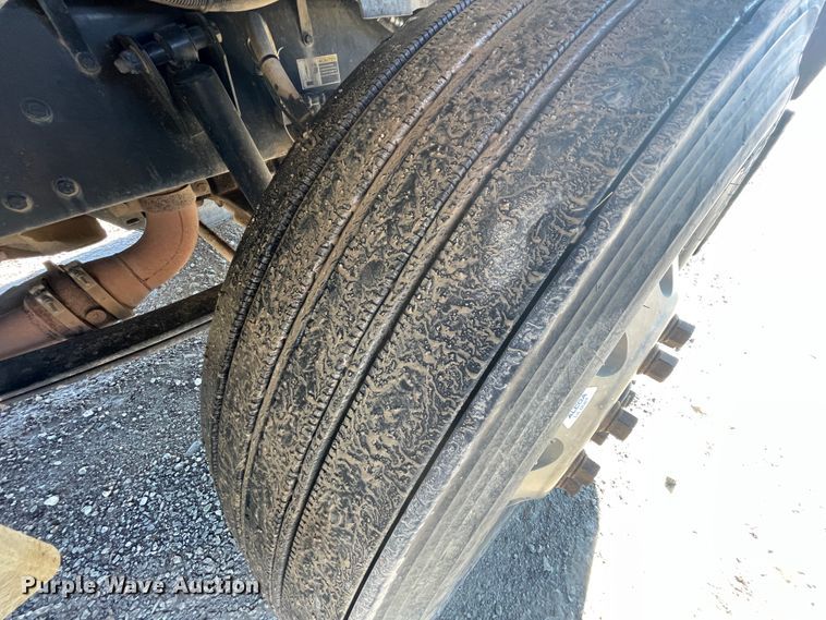 image for item HX9818 2001 Kenworth T300  flatbed truck