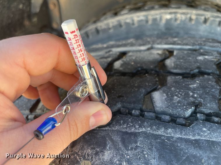 image for item HX9818 2001 Kenworth T300  flatbed truck