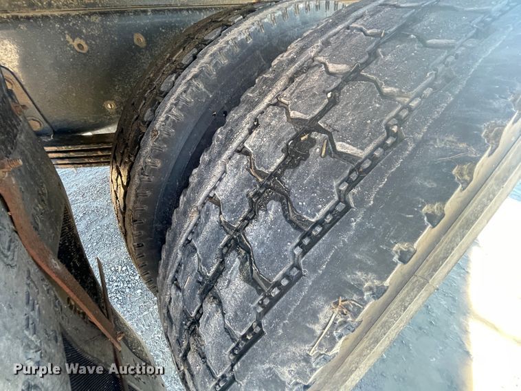 image for item HX9818 2001 Kenworth T300  flatbed truck