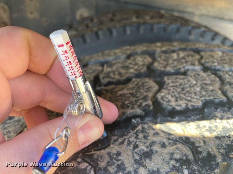 image for item HX9818 2001 Kenworth T300  flatbed truck