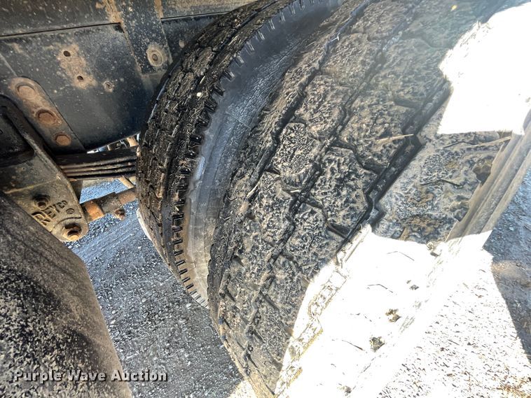 image for item HX9818 2001 Kenworth T300  flatbed truck