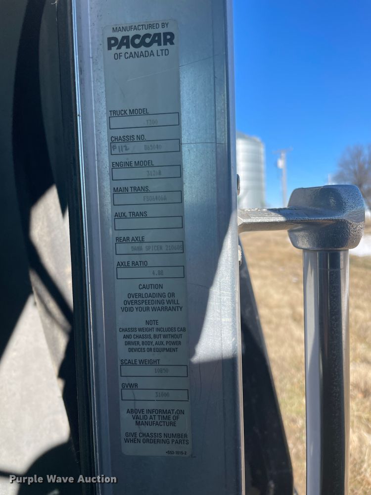 image for item HX9818 2001 Kenworth T300  flatbed truck