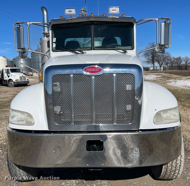 image for item HX9820 2006 Peterbilt 335  flatbed truck