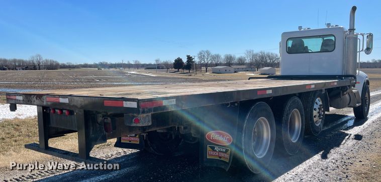 image for item HX9820 2006 Peterbilt 335  flatbed truck