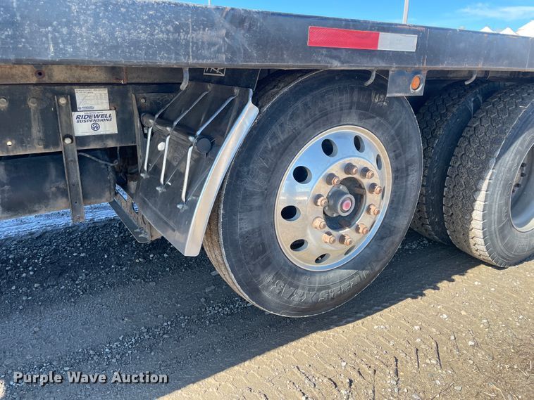 image for item HX9820 2006 Peterbilt 335  flatbed truck