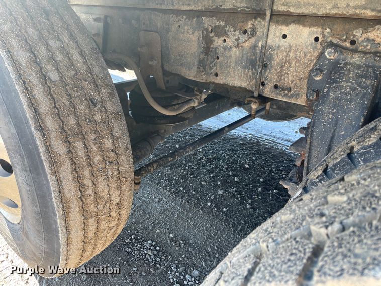 image for item HX9820 2006 Peterbilt 335  flatbed truck