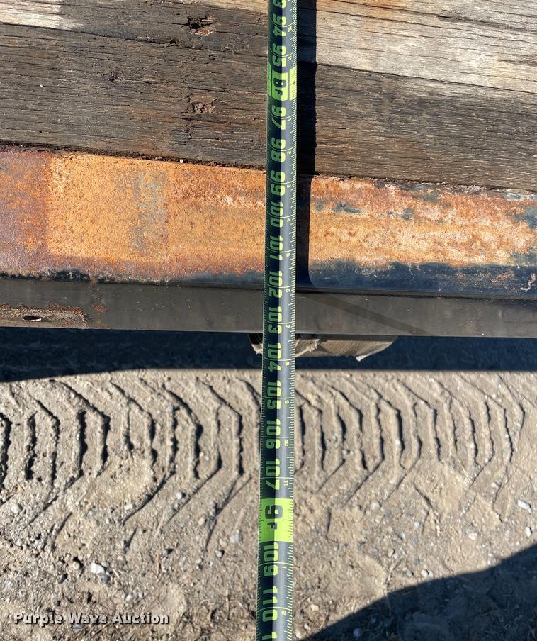 image for item HX9820 2006 Peterbilt 335  flatbed truck