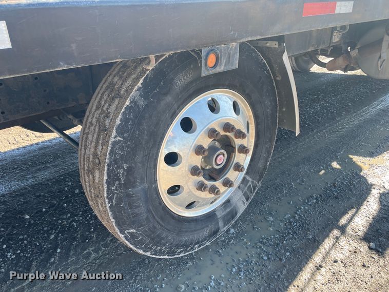 image for item HX9820 2006 Peterbilt 335  flatbed truck