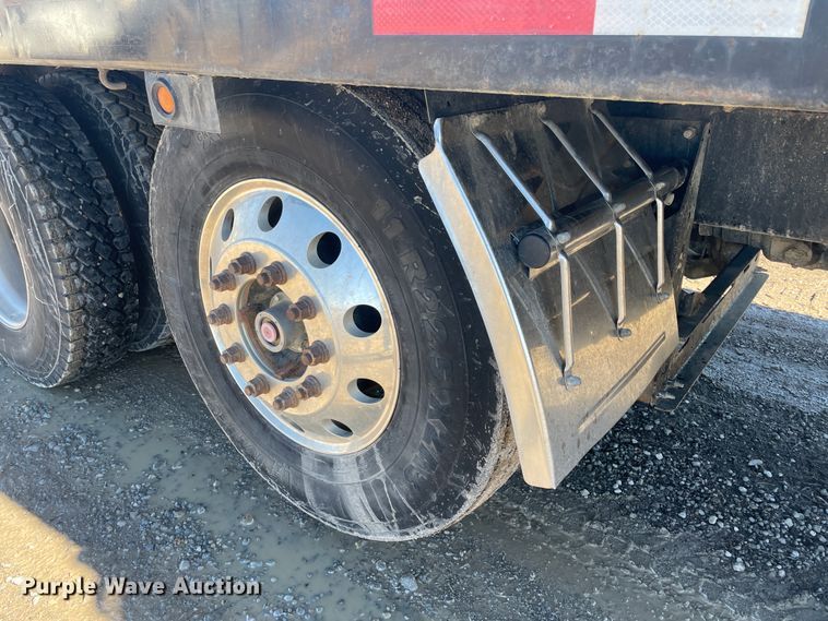 image for item HX9820 2006 Peterbilt 335  flatbed truck