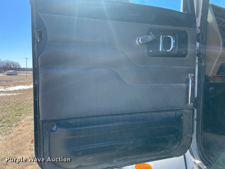 image for item HX9820 2006 Peterbilt 335  flatbed truck