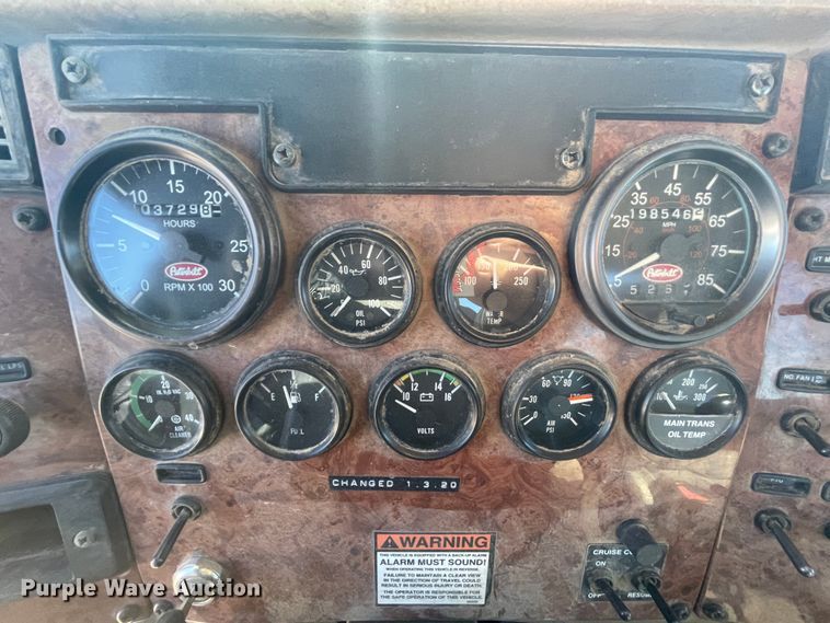 image for item HX9820 2006 Peterbilt 335  flatbed truck