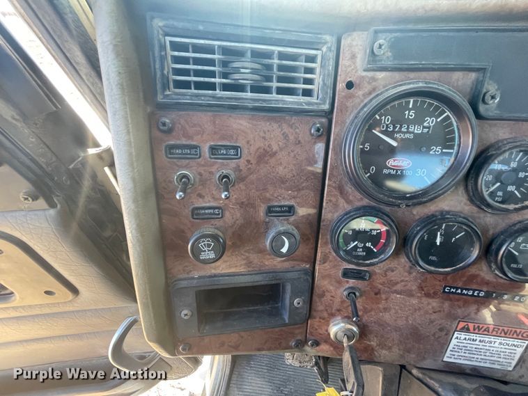 image for item HX9820 2006 Peterbilt 335  flatbed truck