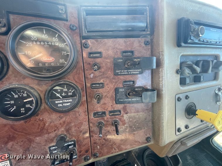 image for item HX9820 2006 Peterbilt 335  flatbed truck