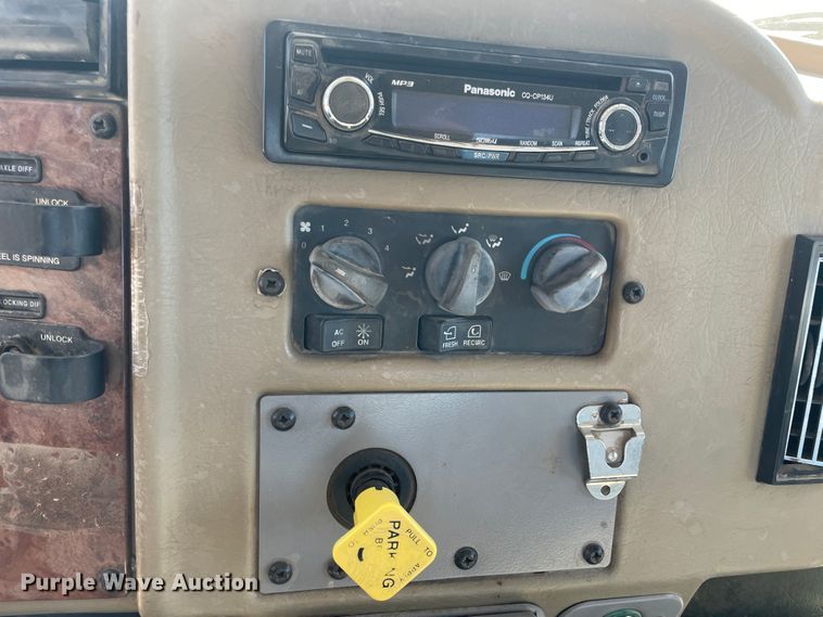 image for item HX9820 2006 Peterbilt 335  flatbed truck