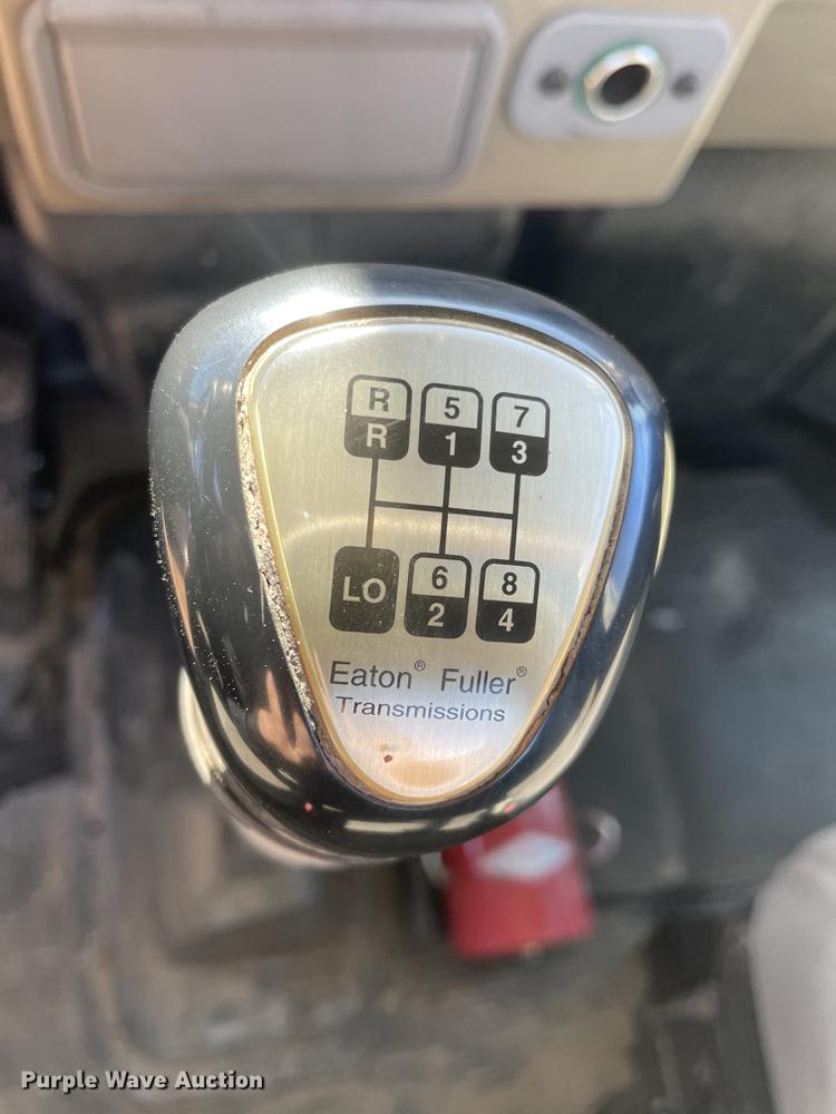 image for item HX9820 2006 Peterbilt 335  flatbed truck