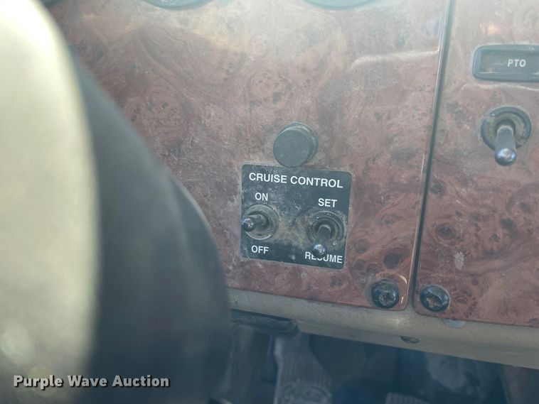 image for item HX9820 2006 Peterbilt 335  flatbed truck