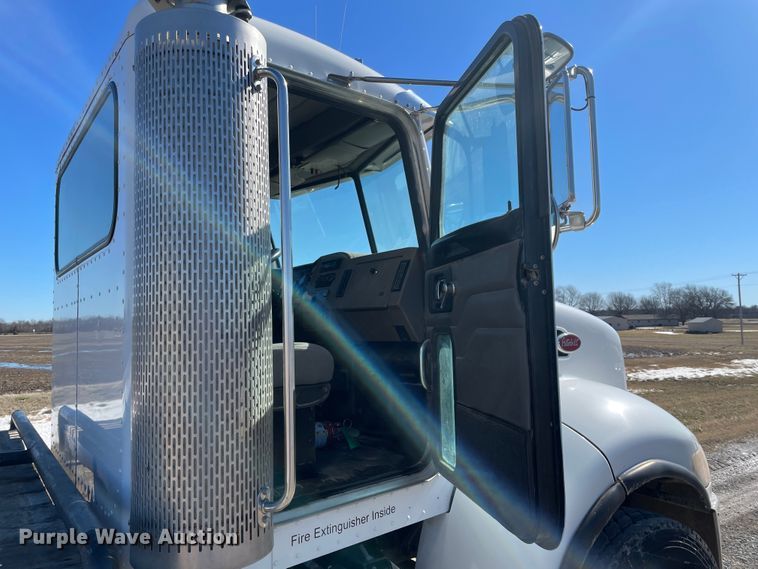 image for item HX9820 2006 Peterbilt 335  flatbed truck