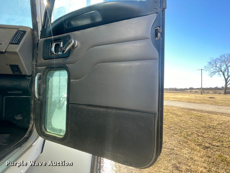 image for item HX9820 2006 Peterbilt 335  flatbed truck