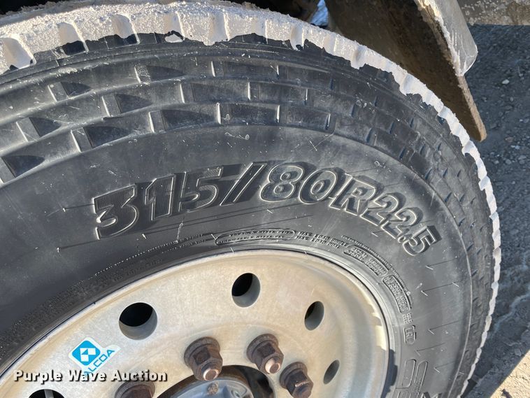 image for item HX9820 2006 Peterbilt 335  flatbed truck