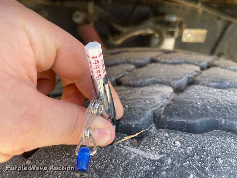 image for item HX9820 2006 Peterbilt 335  flatbed truck