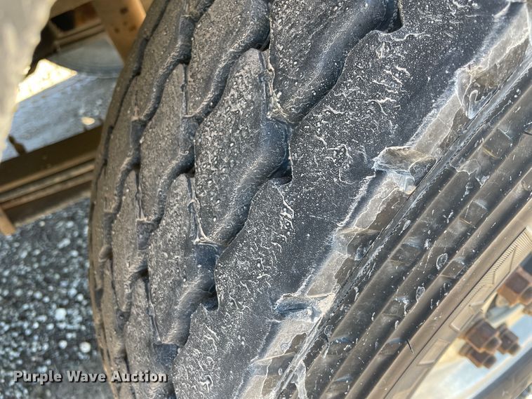 image for item HX9820 2006 Peterbilt 335  flatbed truck